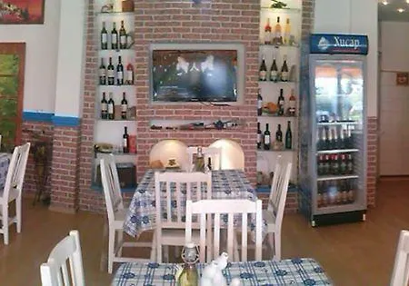 Family White House Otel