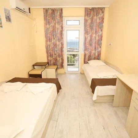 Family White House Otel