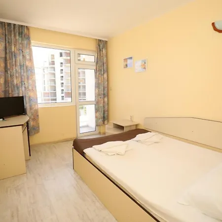 Family White House Ahyolu